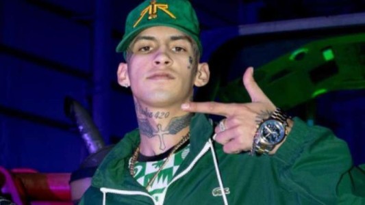 Un fan denuncia que L-Gante lo golpeó en la cabeza con un arma de fuego: está internado