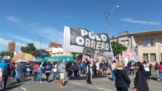 Protesta piquetera y caos vehicular en Alem y 27 de febrero