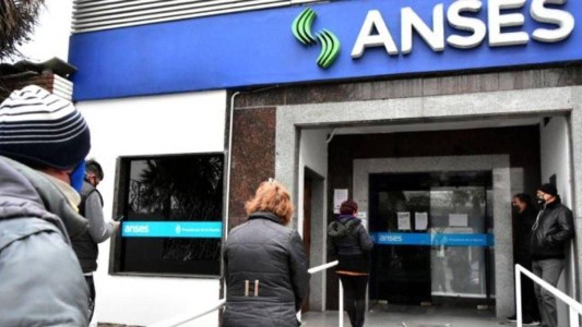 El Gobierno analiza un bono para jubilados