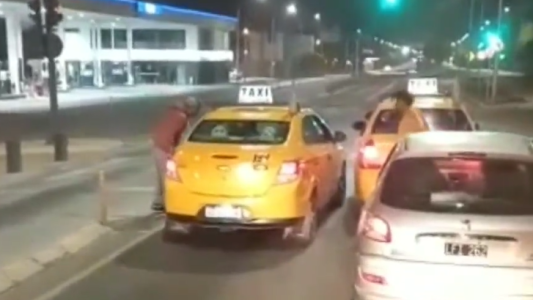 Relatos Salvajes en Neuquén: Un taxista le disparó en el pie a un hombre tras una discusión