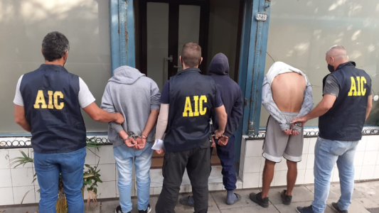 Por tentativa de homicidio detienen a 4 personas, entre ellas, una mujer