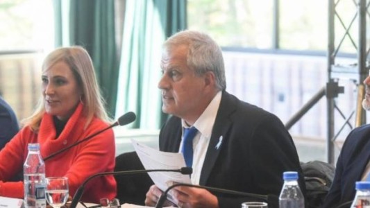 Perczyk anunció la conformación de mesas de trabajo "para avanzar con la extensión horaria" en escuelas primarias