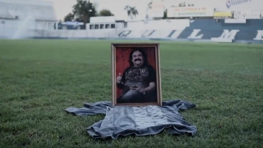 Murió el manager de Divididos y la banda lo despidió con un video en la cancha de Quilmes