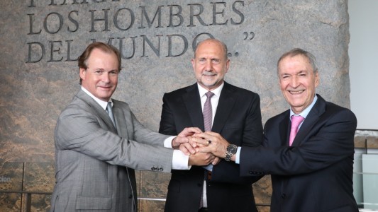 Perotti encabezó el acto de traspaso de la Presidencia pro témpore de la Región Centro