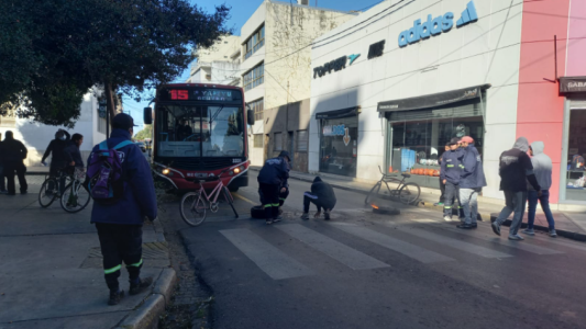 Caos vehicular en el centro por la protesta de cartoneros frente al municipio