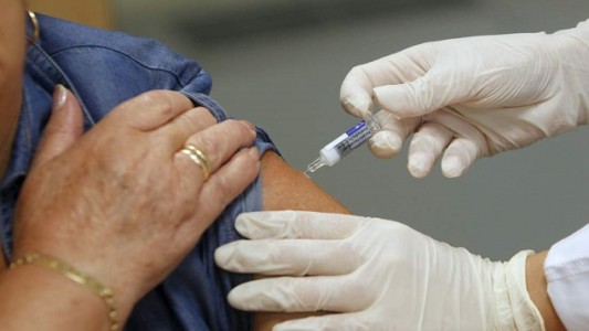 Pese a que llegan menos vacunas antigripales, "habrá para todos"