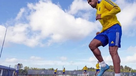 El "Toto" Salvio se presentó a la práctica de Boca en el predio de Ezeiza