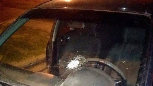 Atacan a tiros a dos policías de civil cuando investigaban un crimen ligado a "Los Monos"