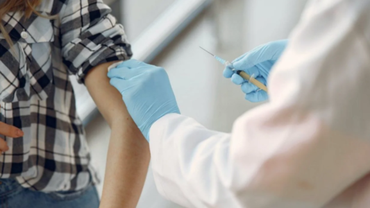 Coronavirus: Se colocarán terceras y cuartas dosis este lunes en la ciudad