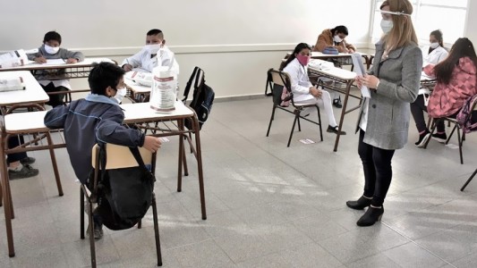 "Con media hora más de clases no se solucionarían los problemas de la escuela pública"