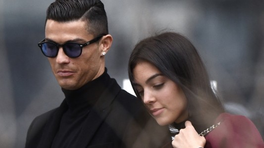 El fútbol se solidariza con Ronaldo tras la muerte de su bebé en el parto