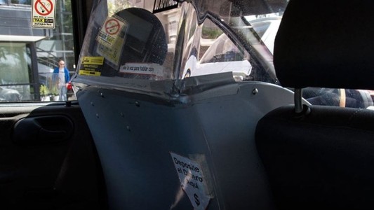 Rosario: Taxistas reclaman mamparas antivandálicas