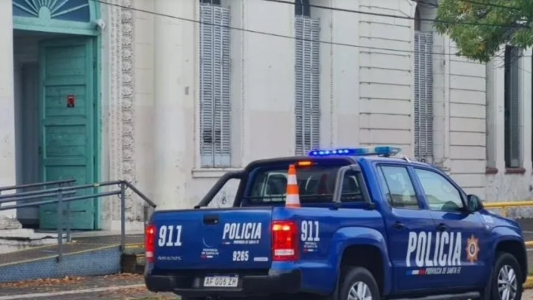 Custodia policial en la escuela Almirante Brown por la amenaza de una "masacre"