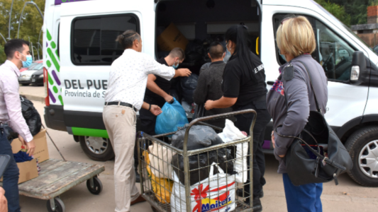 Campaña del abrigo: La Cooperadora del Iturraspe recibió las donaciones
