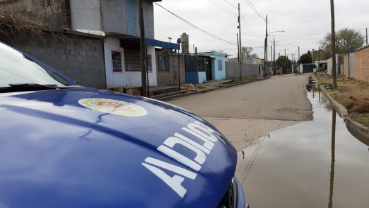 Un joven comenzó a disparar en una fiesta clandestina y un policía lo mató