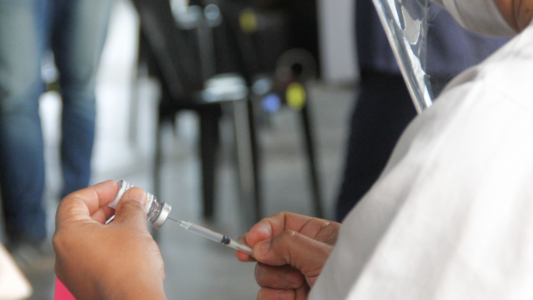 Coronavirus: Este lunes se aplicarán terceras y cuartas dosis en la ciudad
