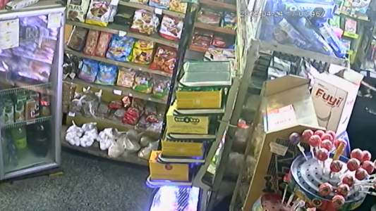 Robaron en un comercio y le pegaron un culatazo a la propietaria
