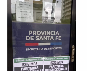 Los trabajadores de la Secretaría de Deportes en estado de asamblea