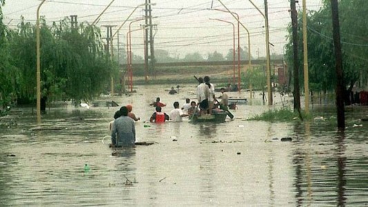 Víctor recuerda la inundación: "Casi se da vuelta la canoa con mi señora embarazada"