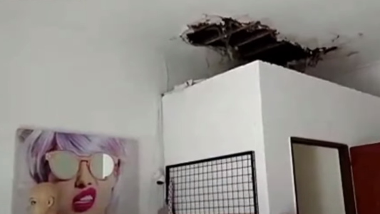 Hicieron un boquete en el techo y desvalijaron un local de ropa