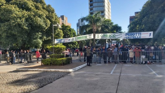 Comenzó la movilización en la Legislatura en apoyo a Perotti