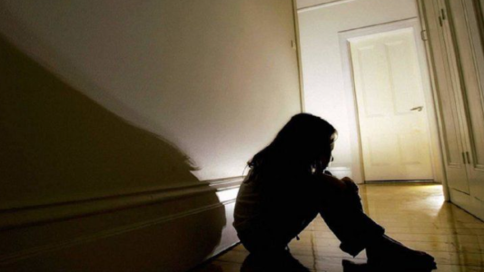 21 años de prisión a un hombre por abusar de dos niñas y facilitar la prostitución