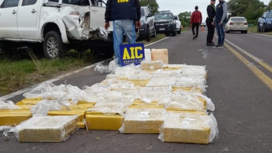 Chocaron y dejaron abandonados casi 500 kilos de marihuana en una camioneta
