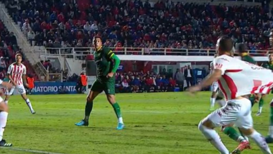 Munúa y el penal a Corvalán: "Es raro que la jugada no haya sido revisada"