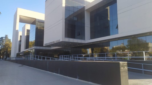 Postergaron audiencia a Los Monos porque no podían desmutear el audio del zoom