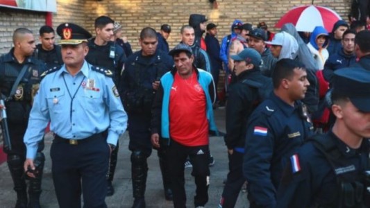 Expulsaron de Paraguay a 45 barras de Independiente por portación de drogas y armas