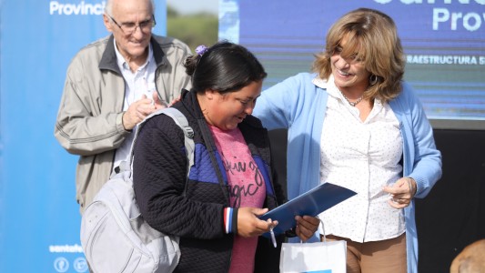 B° Las Lomas: Entregaron certificados de domicilio a 121 familias