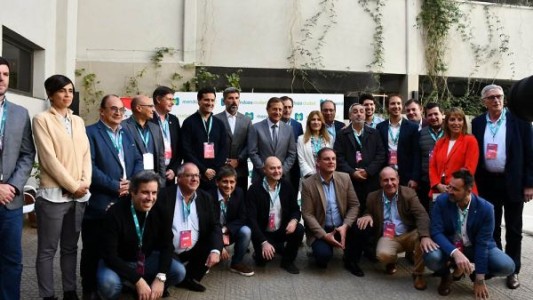 Radicales plantean que "la pelea es contra el peronismo y los antisistema"