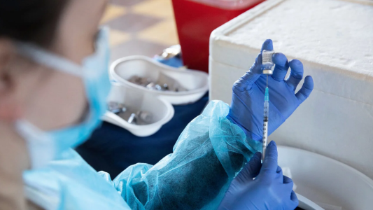 Vacunación Covid: Martes de cuartas dosis en la Esquina Encendida