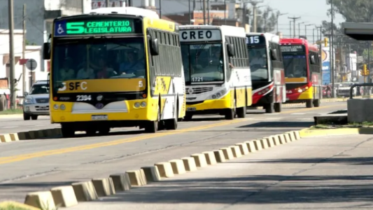 No hay paro y los colectivos circulan con normalidad en la ciudad