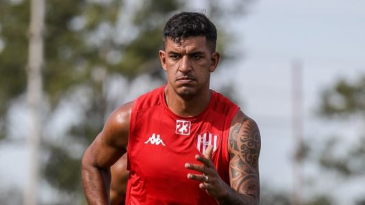 Diego Polenta sufrió traumatismo en la rodilla derecha y llegaría al choque con Junior