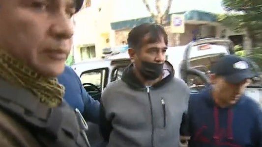 Está preso acusado de violar a dos nenas: juez lo autorizó a salir para casarse con la abuela de las víctimas