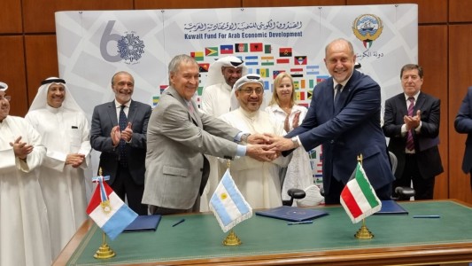 Perotti y Schiaretti firmaron en Kuwait el crédito para iniciar la construcción del acueducto Santa Fe-Córdoba