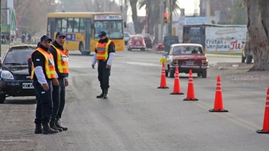 Detenido con una licencia de conducir trucha: lo condenaron a aprender a leer y escribir