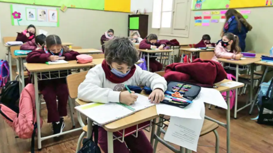 El barbijo podría ser de uso obligatorio en escuelas y medios de transporte