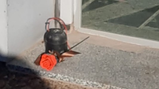 Neutralizaron un dudoso dispositivo en la puerta de un banco