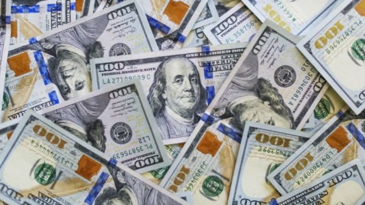 El dólar blue cerró mayo a $206