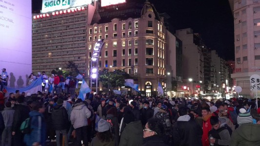 Un festejo "mundialista" de los hinchas argentinos desde el Obelisco hacia todo el país