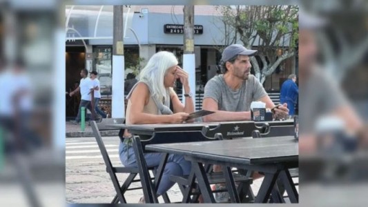 Descubren a Juan Darthés en un bar de Río de Janeiro: la foto del gesto de su esposa que se hizo viral