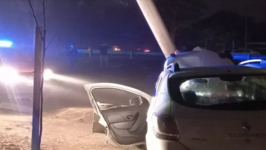 Un auto chocó una columna de alumbrado y dejó sin luz a Colastiné