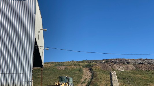 Hallaron un cuerpo entre la basura del relleno sanitario rosarino
