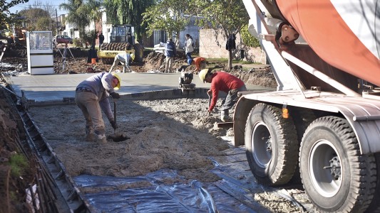 Barrio Transporte: Avanza la pavimentación sobre Javier de la Rosa