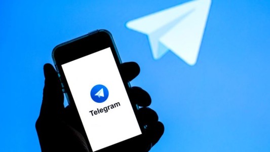 Paraná: la conoció por Telegram, le pidió dinero prestado, la golpeó e intentó ahorcarla