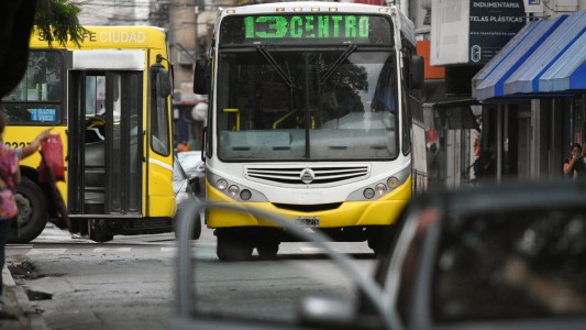 Por la faltante de gasoil, analizan restringir el servicio nocturno de colectivos