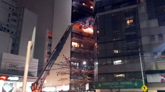 Incendio en Recoleta: el fuego se habría iniciado por la explosión de la batería de un monopatín