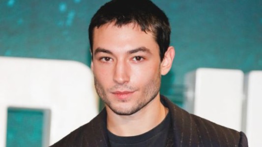 Ezra Miller, nuevamente en problemas: lo acusan de alojar a menores en una granja